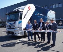 Swissport celebrates new Vienna cargo center with sustainability in focus / first e-truck cargo shuttle