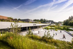 Swissport and #1 Hospitality Management University (EHL) roll out world-class customer training